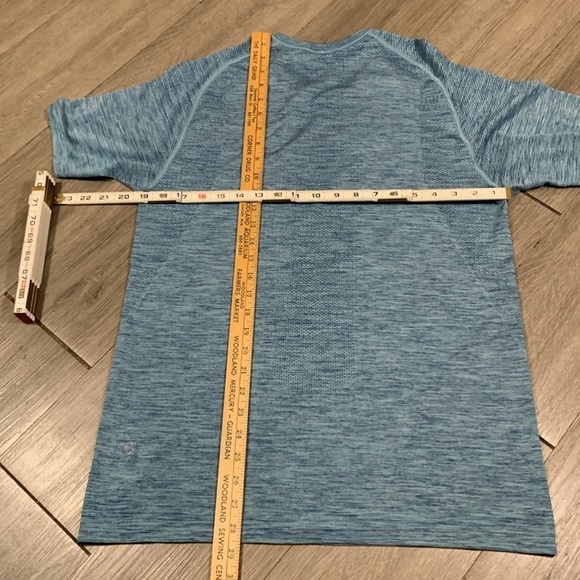 Lululemon Metal Vent Tech Blue Short Sleeve size M - Picture 10 of 12